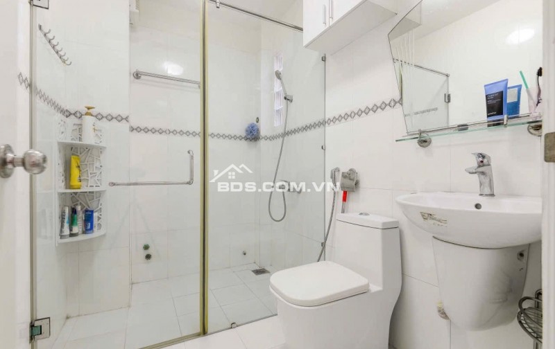 Bán nhà cạnh HXH Ni Sư Huỳnh Liên Ngay khu BÀU CÁT 2 P10 Tân Bình 80m2, 5Tầng. Chỉ 10.8tỷ .